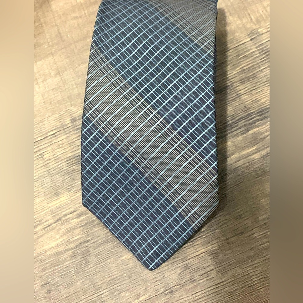 Elie Tahari Blues & Cream  Screen Printed Geometric Silk Tie